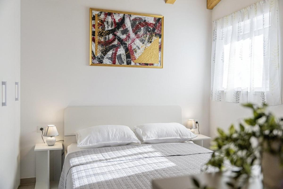 Modean In Pula - Haus Fuer 2-3 Personen Exterior foto