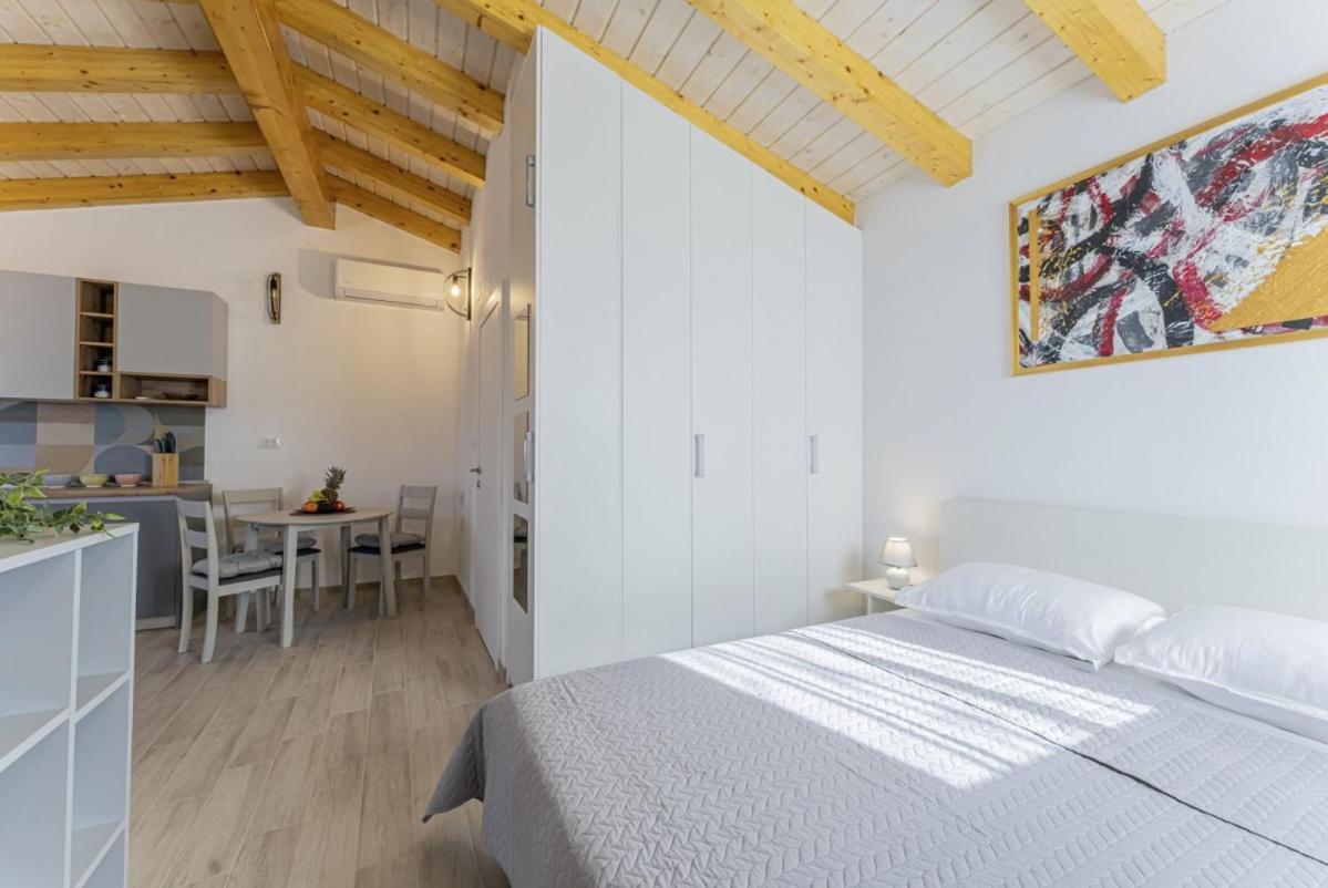 Modean In Pula - Haus Fuer 2-3 Personen Exterior foto