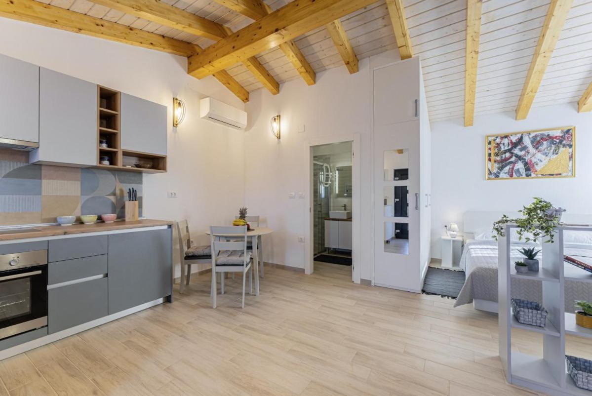 Modean In Pula - Haus Fuer 2-3 Personen Exterior foto